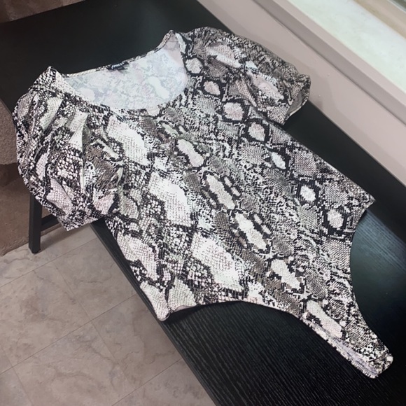 Express Snake Print Puff Sleeve Thong Bodysuit Size Large - Picture 2 of 12